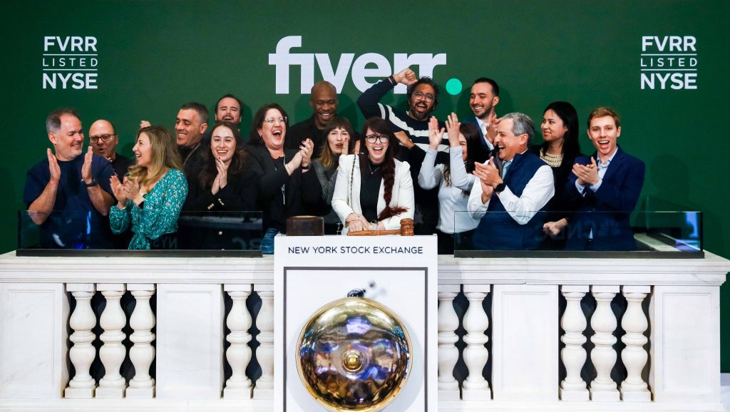 Fiverr flew Mark to NYC to ring the @NYSE bell after I crossed $1M on the platform. That's Mark on the far right.